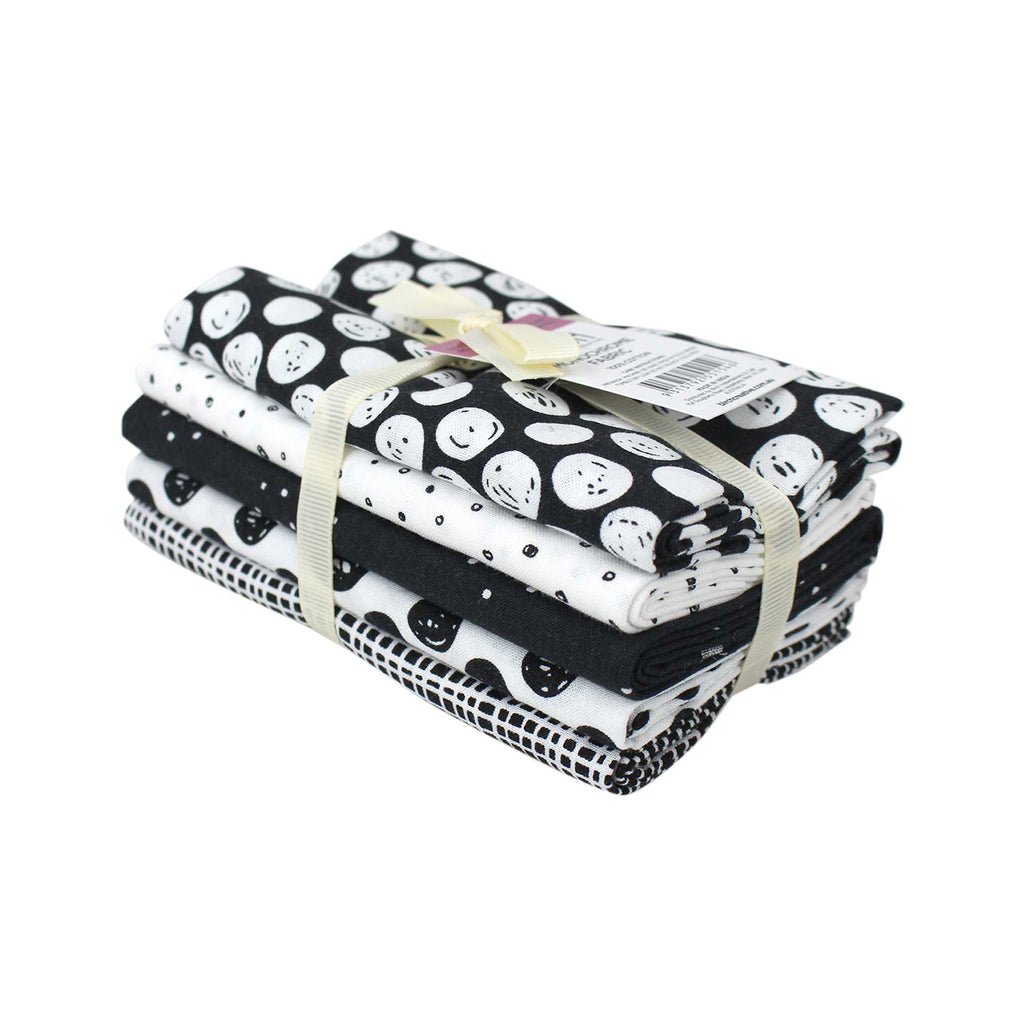 Fat Quarter Bundles Monochrome Fabric 640206